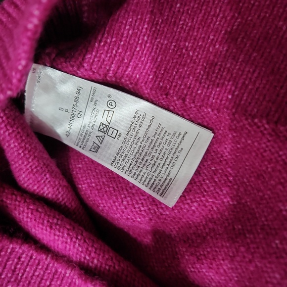 GAP size small pink sweater excellent condition - Picture 5 of 5